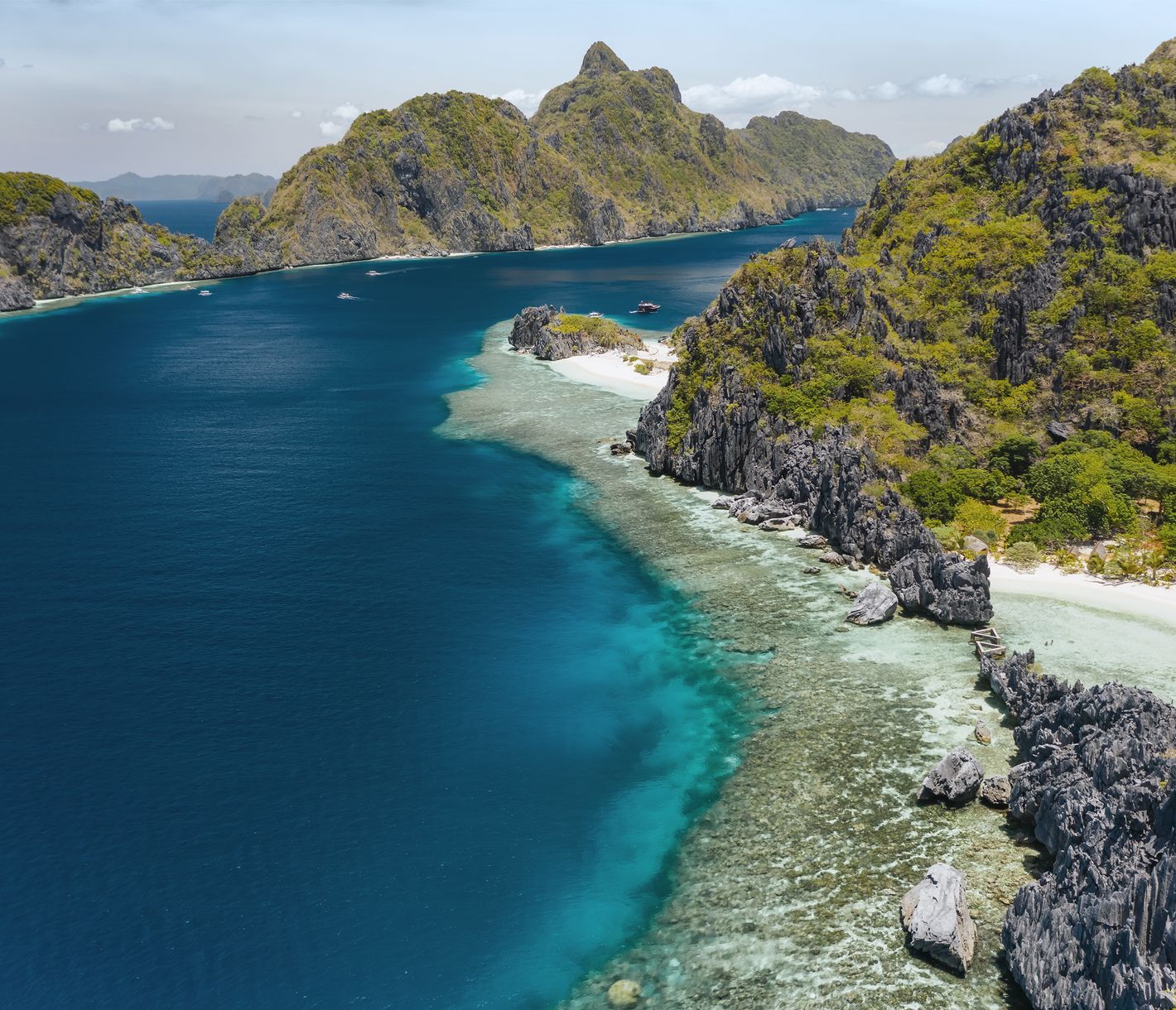 In der unbeschreiblich schönen Natur von El Nido gehört ein Insel-Hopping fast zum Pflichtprogramm.