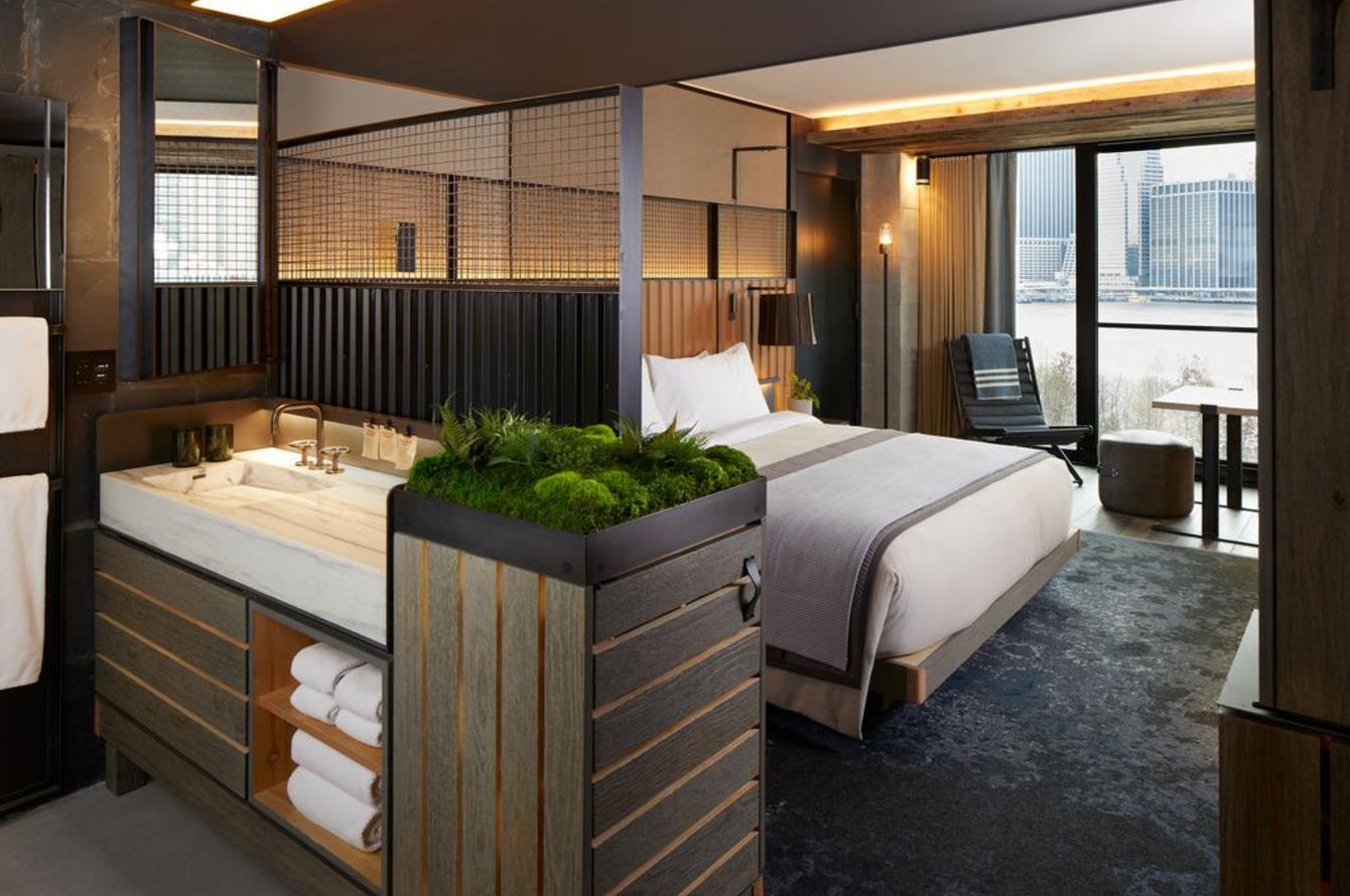 Neighboring Skyline Suite
