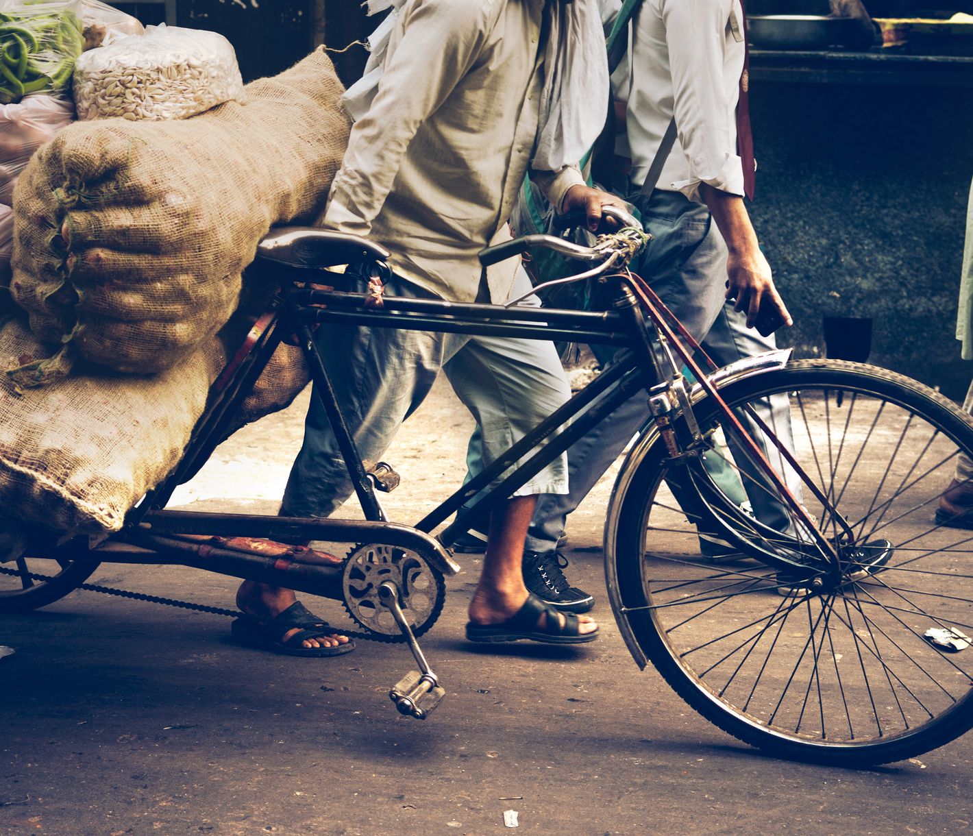 Der Chandni Chowk-Basar in Old-Delhi – farbenfroh und lebendig