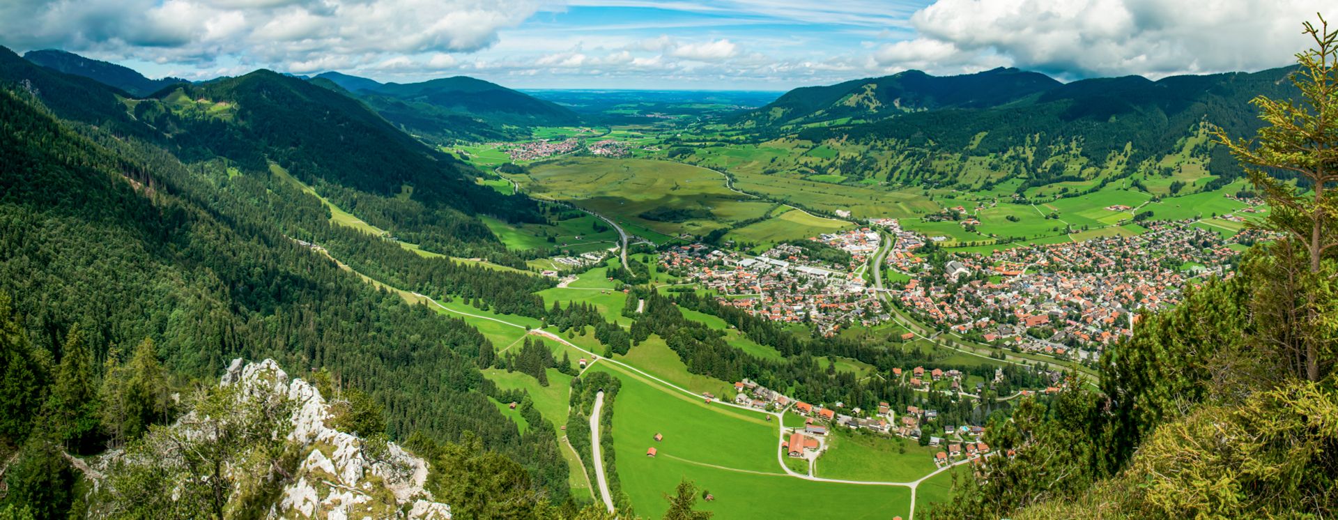 Blick vom Gipfel des Kofel auf Oberammergau und Unterammergau