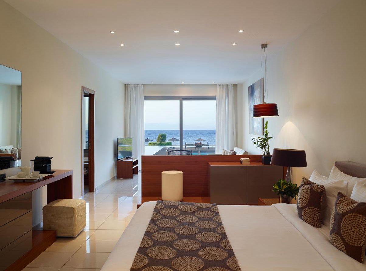 Suite Grand Beachfront Swim-Up