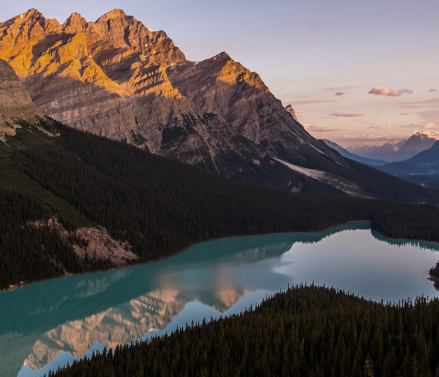 Peyto Lake während des Sonnenaufgangs