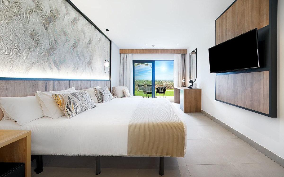 Doppelzimmer mit Sicht auf den Golfplatz