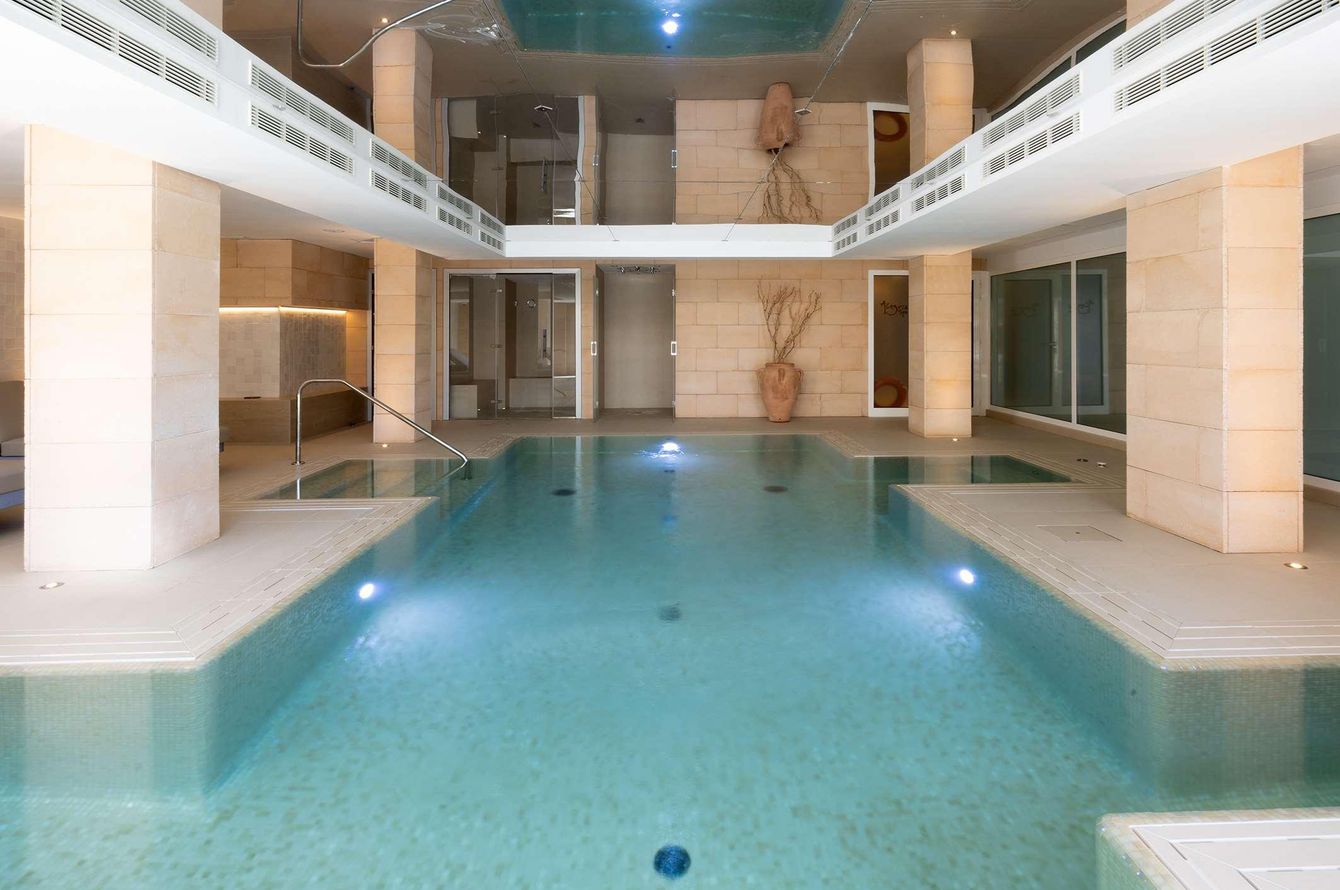 Piscine intérieure