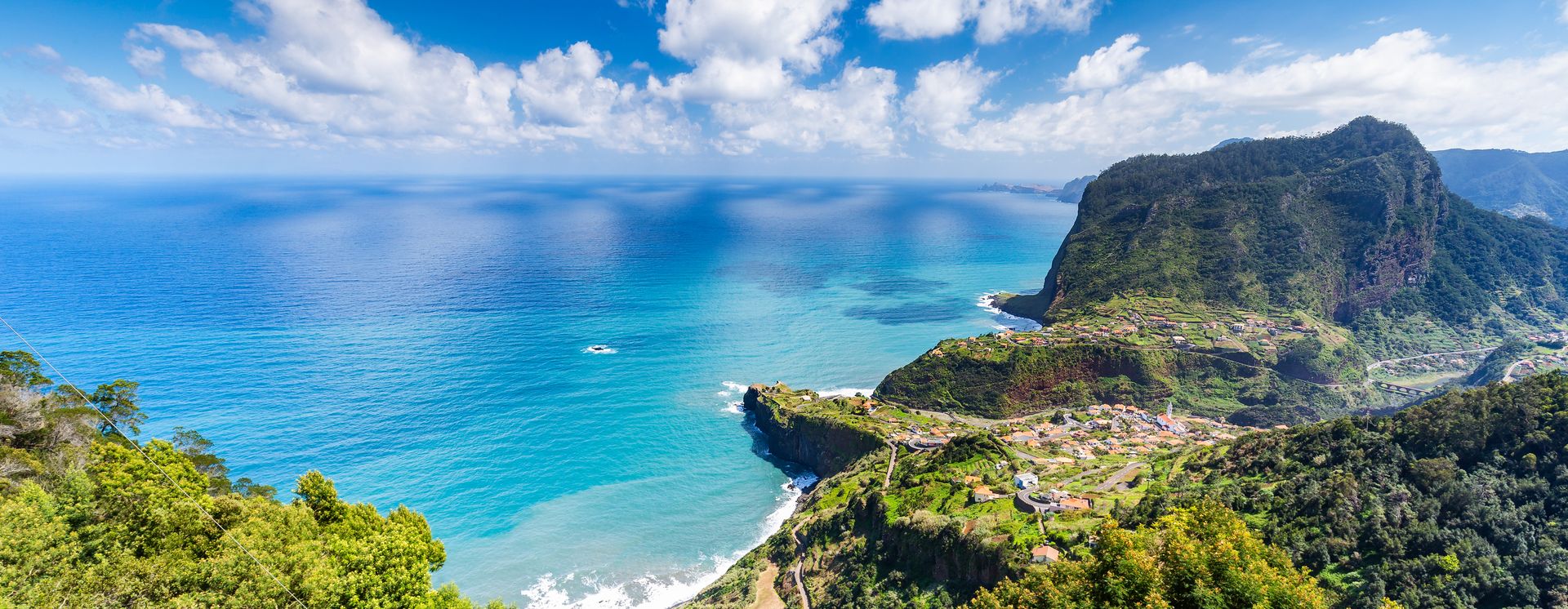 Blick vom Aussichtspunkt Miradouro do Curtado