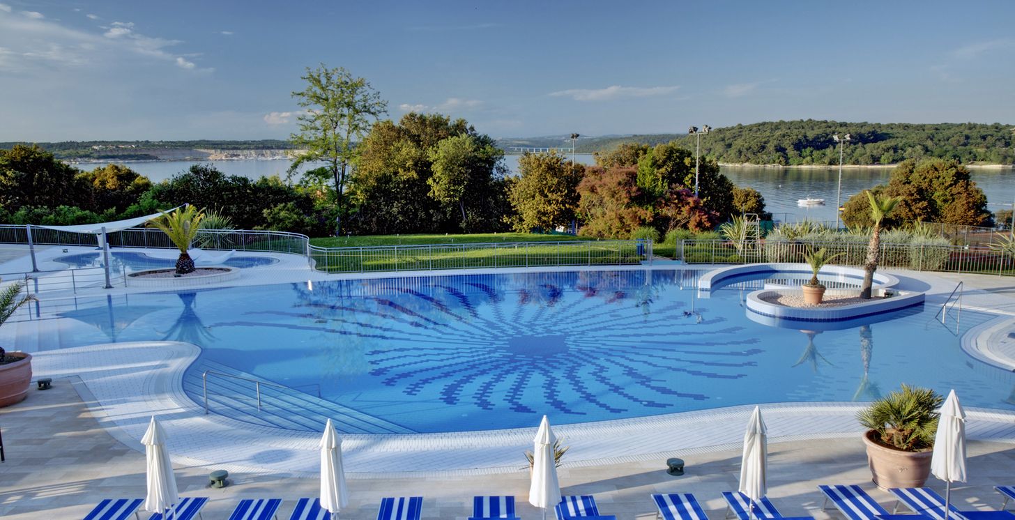 Piscine extérieure