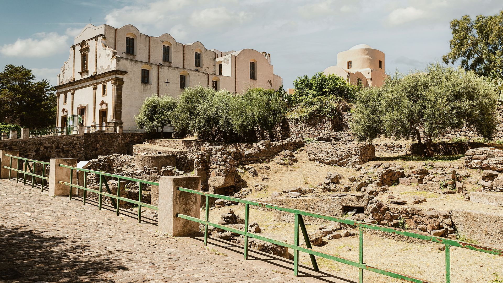 Archäologisches Gebiet und die Kirche der Heiligen Maria Immakulat