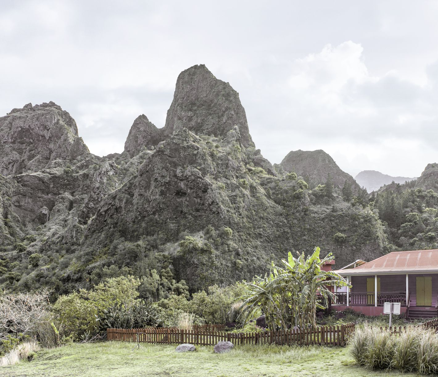 De simples refuges de montagne et auberges accueillent les randonneurs dans le Cirque de Mafate.