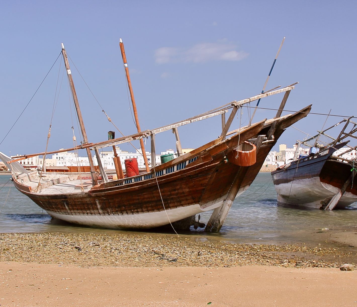 Traditionelle Dhows im Hafen von Sur, Oman