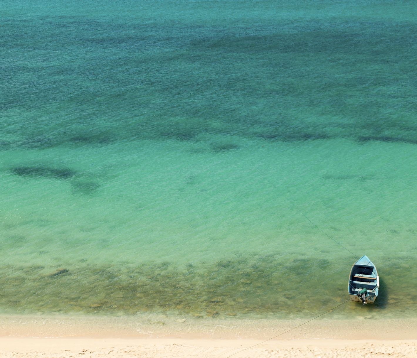 Abschalten am schneeweissen Naturstrand
