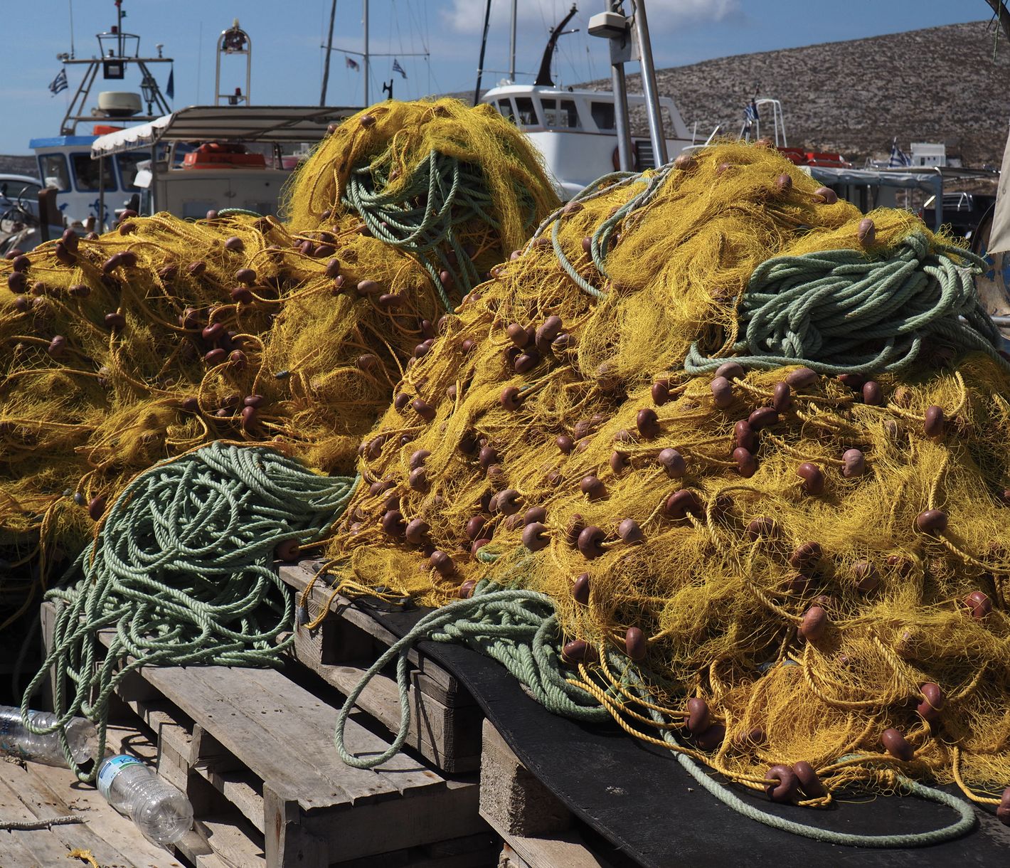 Der Hafen von Karavostasi, ein Umschlagplatz der Fischerboote von Folegandros