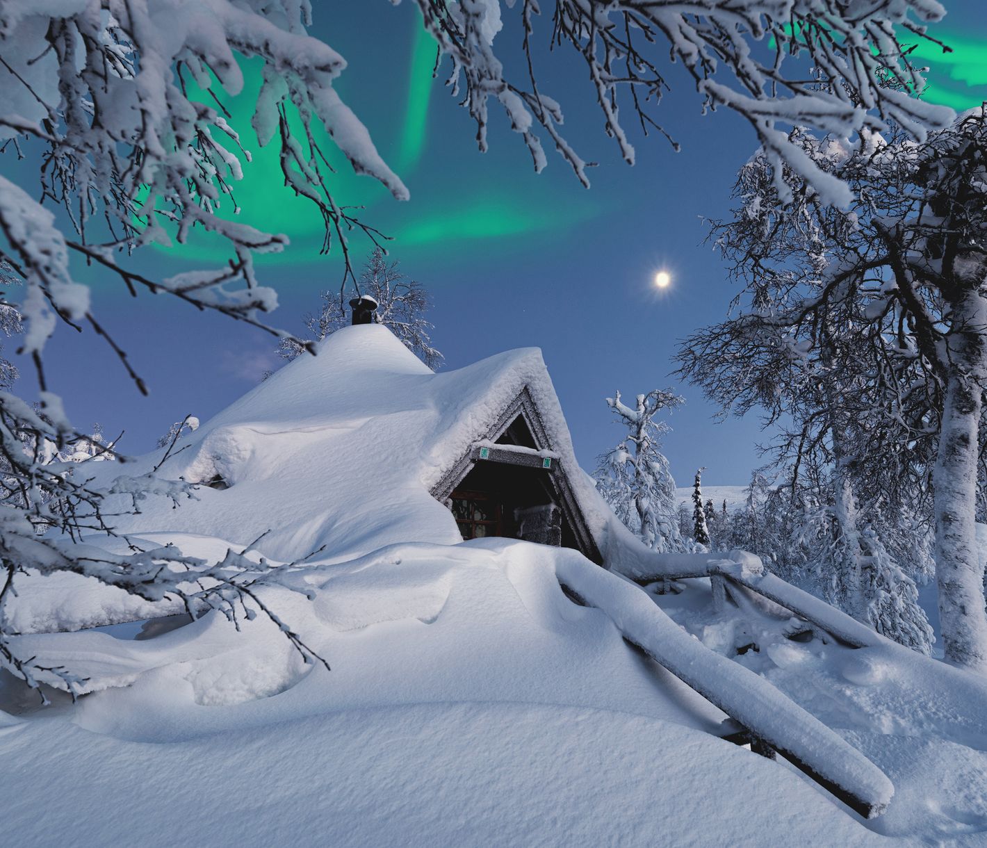 Aufwärmen in einer Wildnishütte während einer Nachtsafari