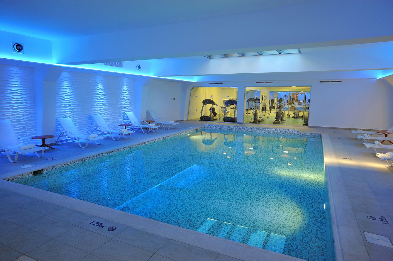 Piscine intérieure