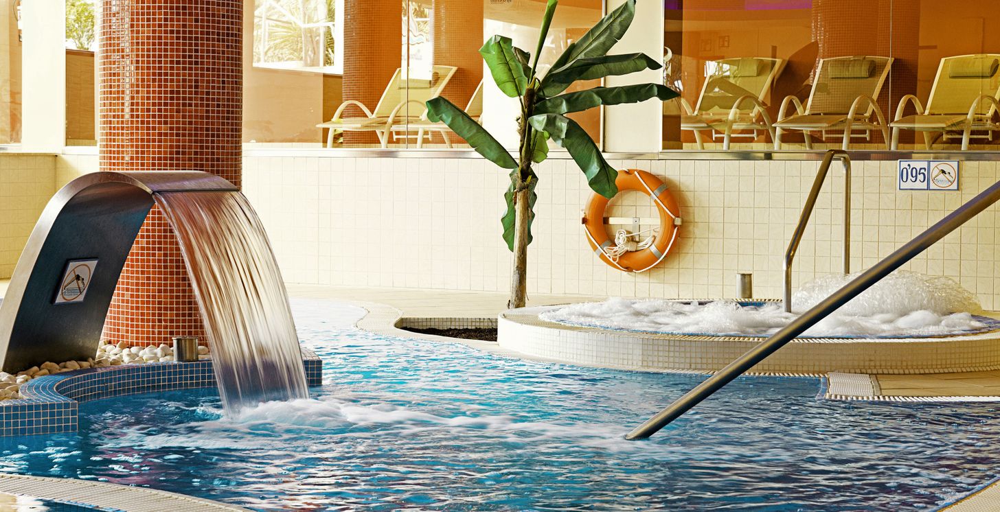Piscine intérieure