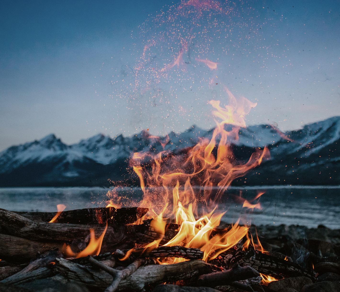 Idyllische Abende am Lagerfeuer