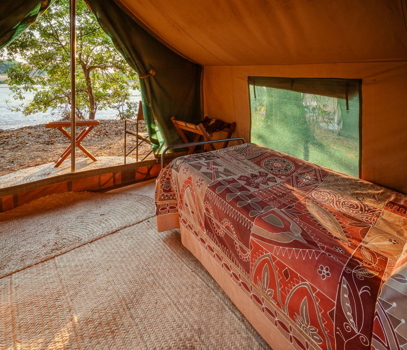 Die Aussicht aus einem Zelt auf einer Mobile-Safari