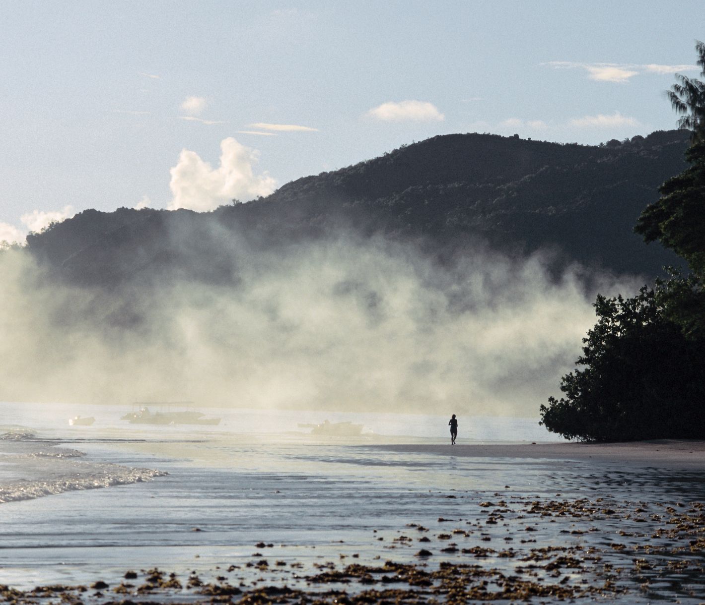 Morgenstimmung an der lang gezogenen Bucht Côte d’Or auf Praslin
