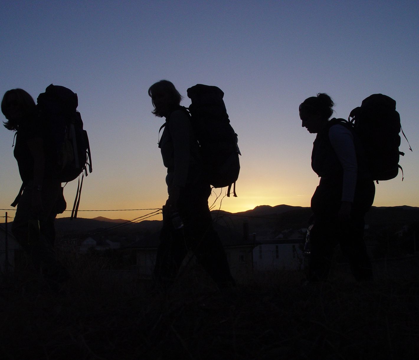 Pilgerinnen zu Fuss auf dem Jakobsweg mit dem Ziel Santiago de Compostela