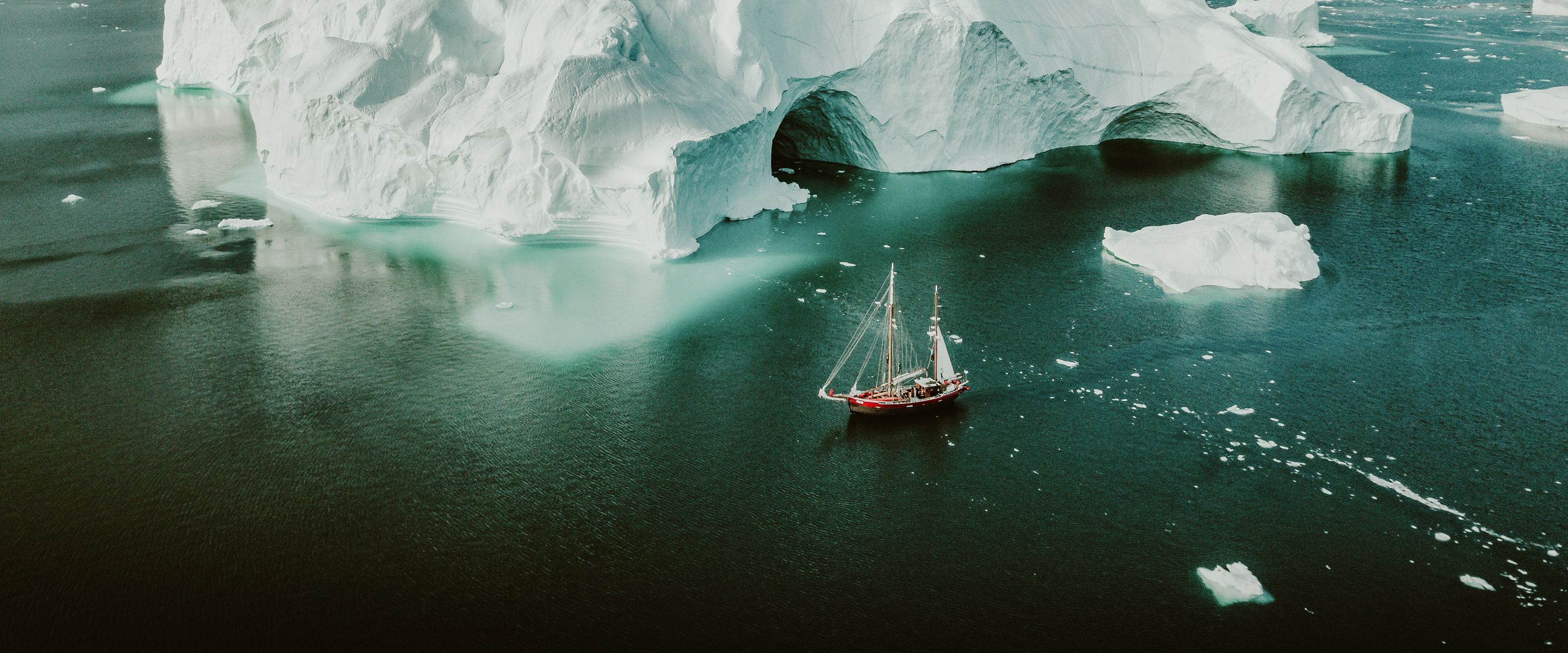 Im Sermilik-Fjord die imposanten Eisberge bestaunen