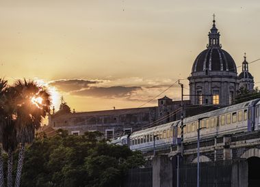 Der Eisenbahnviadukt Archi della Marina beim Hauptbahnhof von Catania