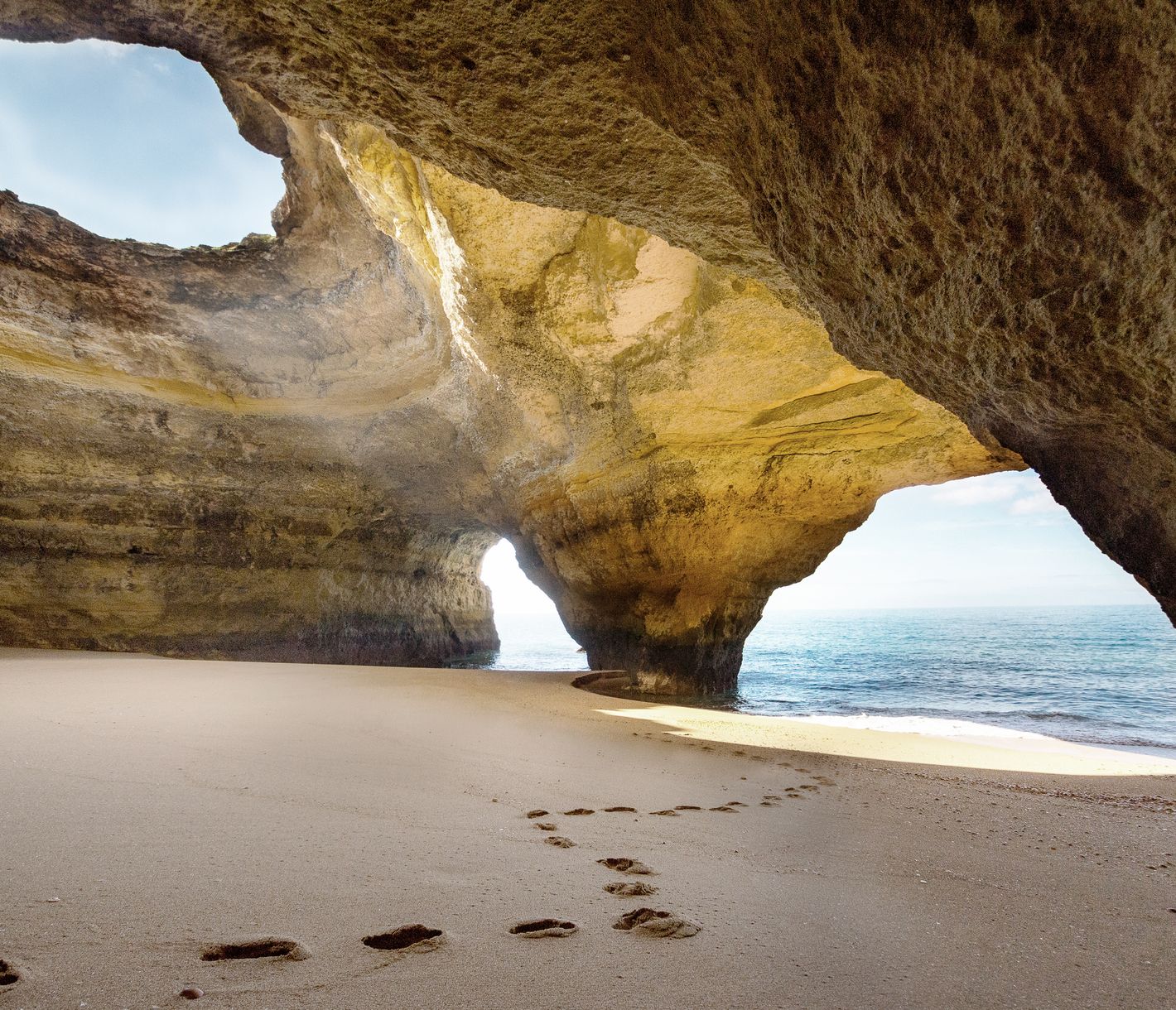 Benagil Cave – ein Besuch gehört fast dazu. Mit dem Boot geht es von Portimão oder Albufeira los.