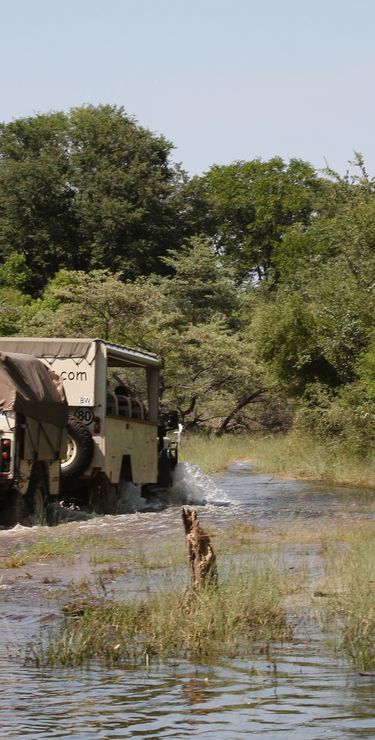 Typisches Fahrzeug auf einer mobilen Camping-Safari