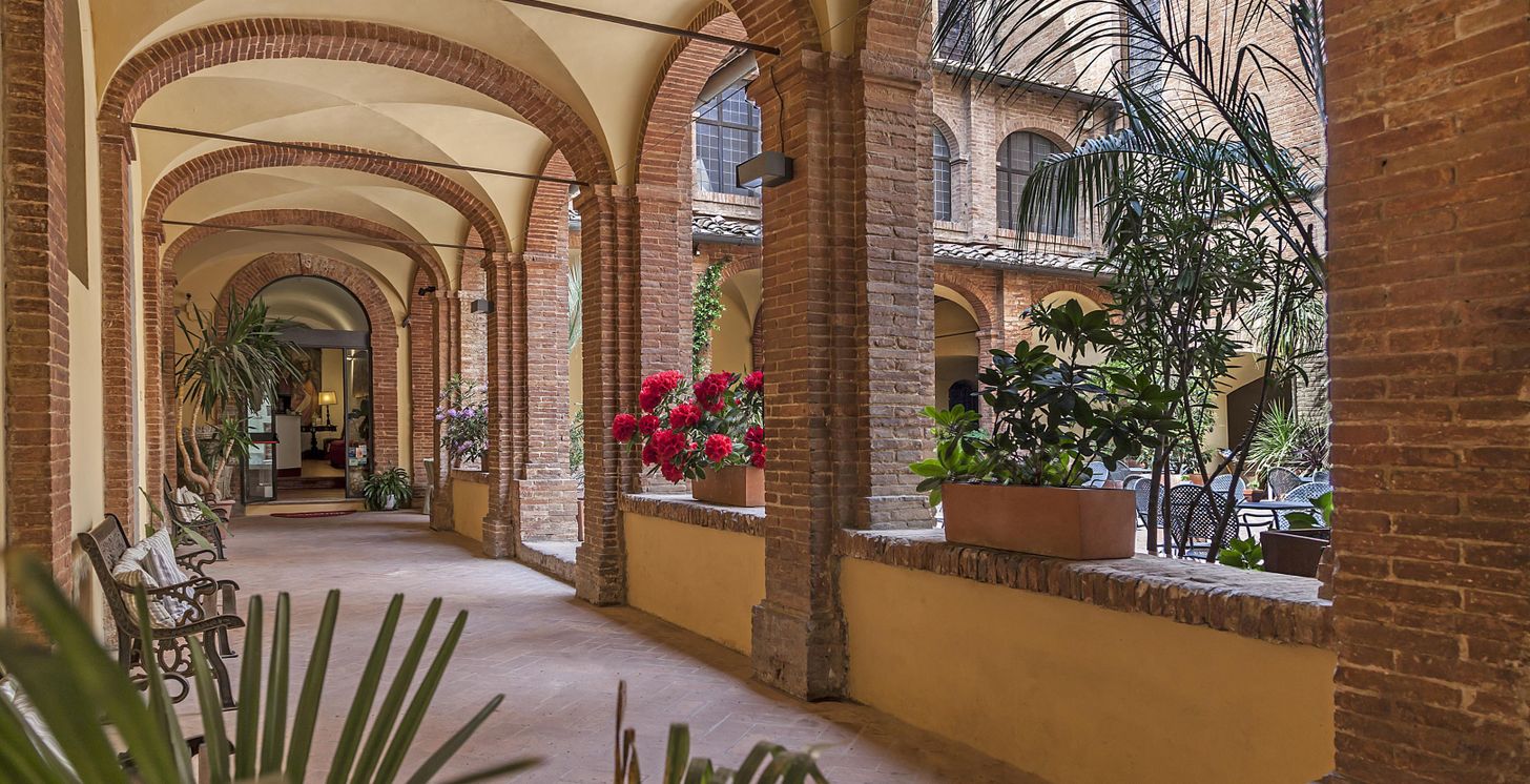 Il Chiostro del Carmine