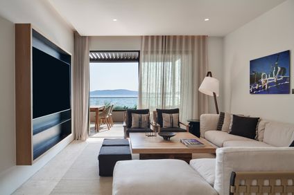 WOW Agora Bayfront Suite