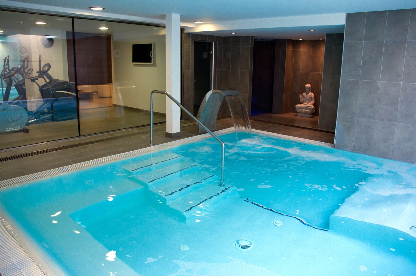 Piscine intérieure
