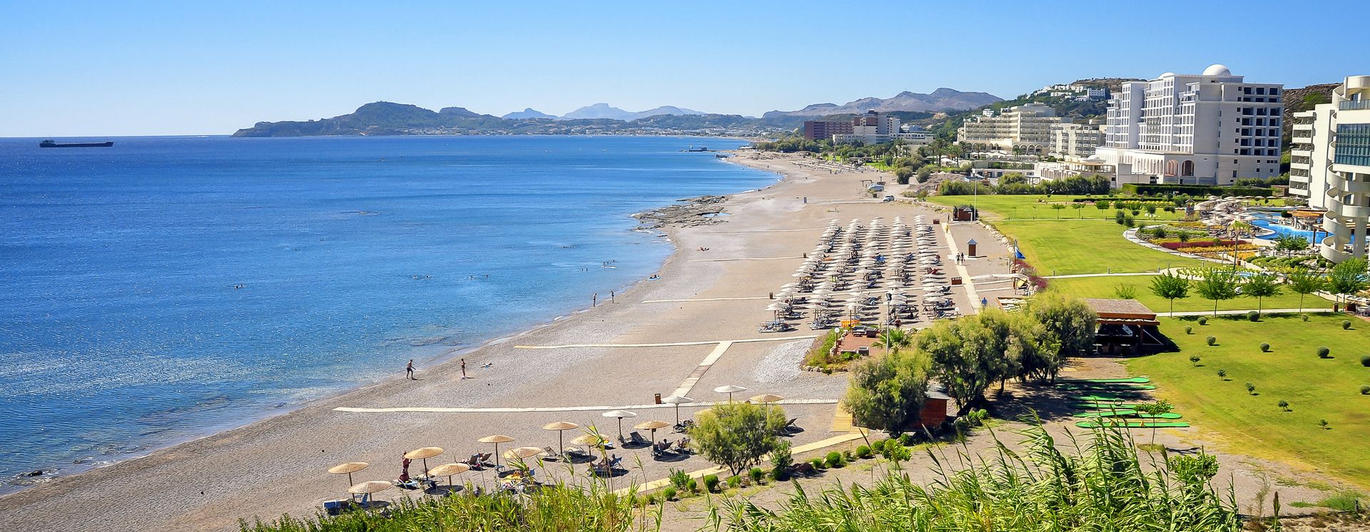 Fantastischer Ausblick auf den langen, breiten Faliraki Beach