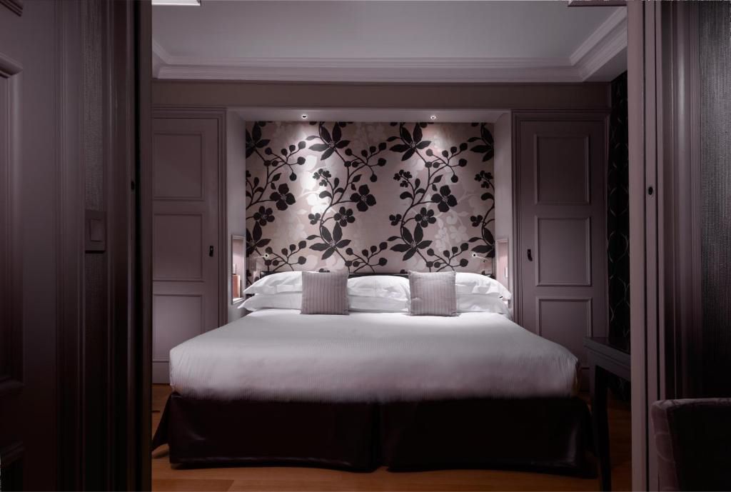Junior Suite Reflects