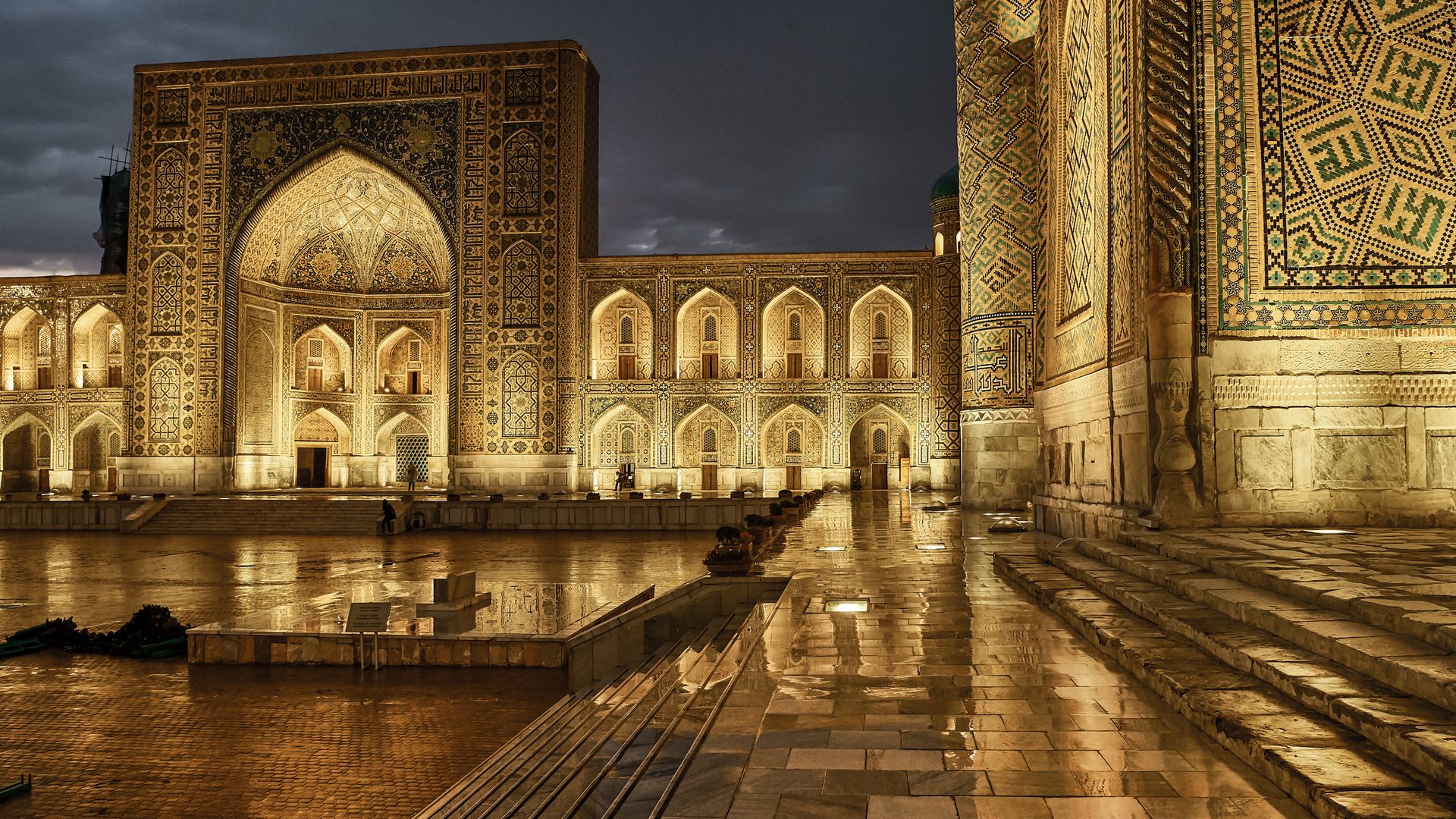 Le Reghistan, la « place de sable », est le cœur battant de Samarcande.