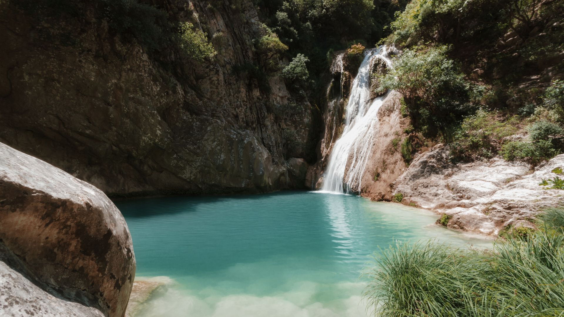 Polylimnio – versteckte Oase mit Wasserfällen