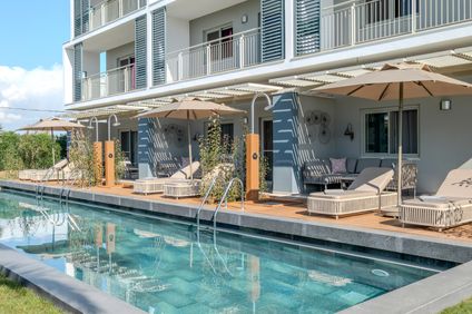 Deluxe Suite Swim-up