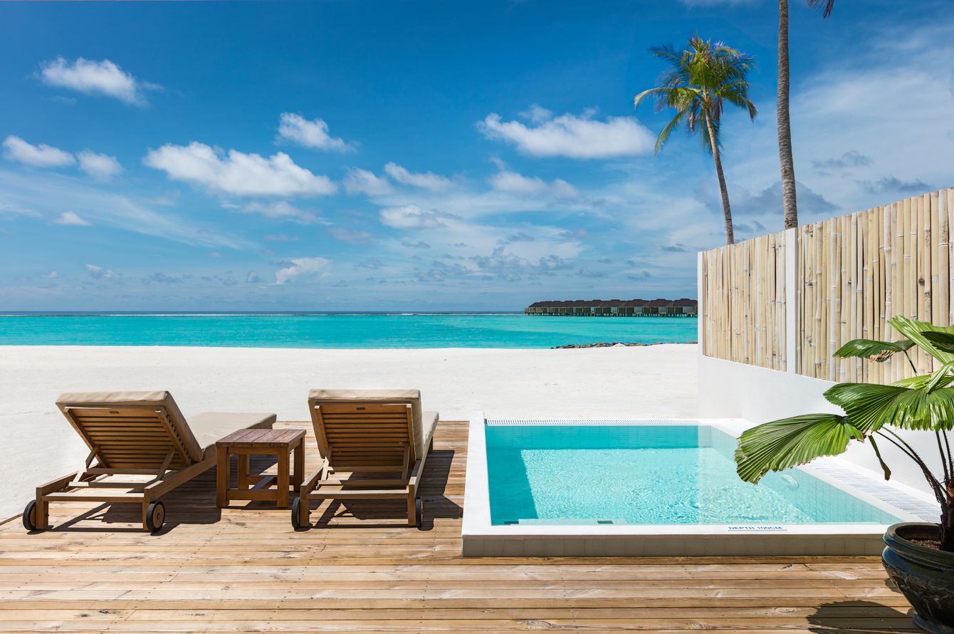 Grand Beach Villa mit Pool