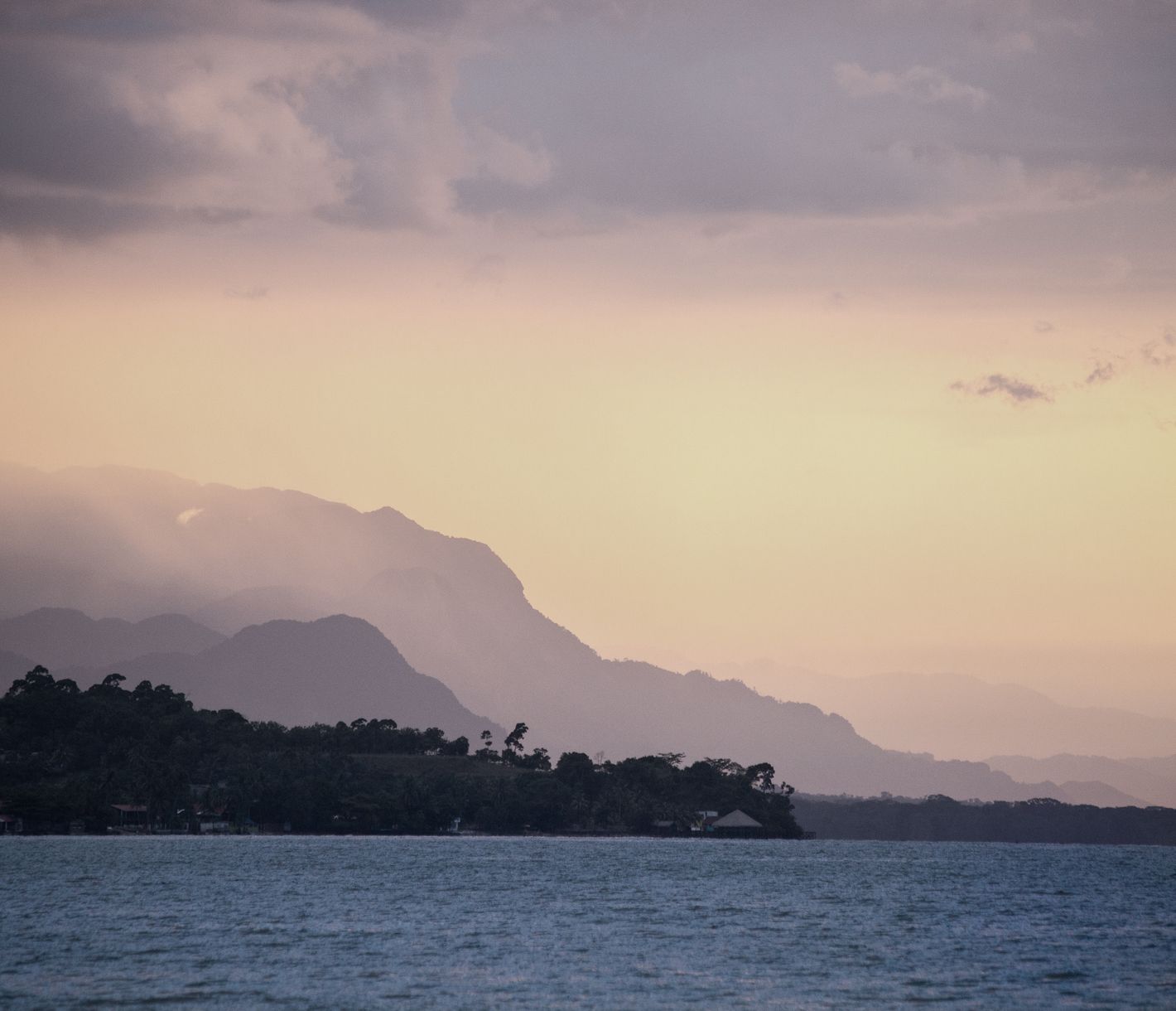 Rio Dulce, un paradis naturel entre falaises, forêt tropicale et mangrove