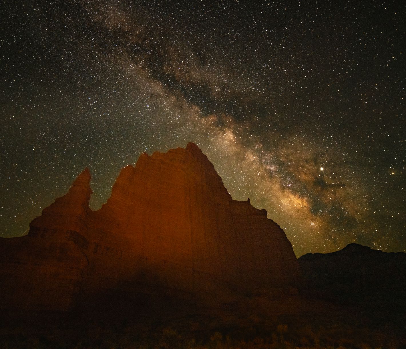 Die Milchstrasse leuchtet vom Capitol Reef National Park aus besonders hell.