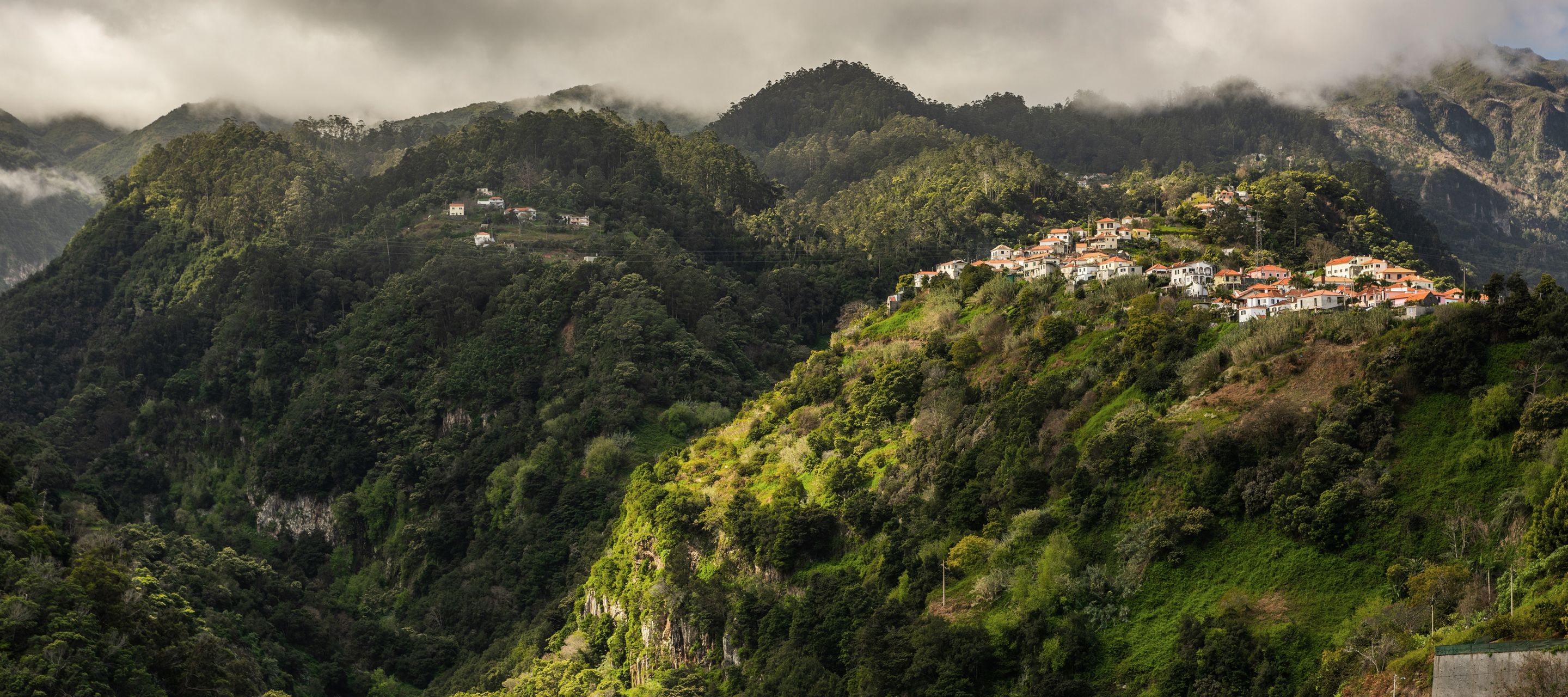 Blick auf das Dorf Ribeiro Frio
