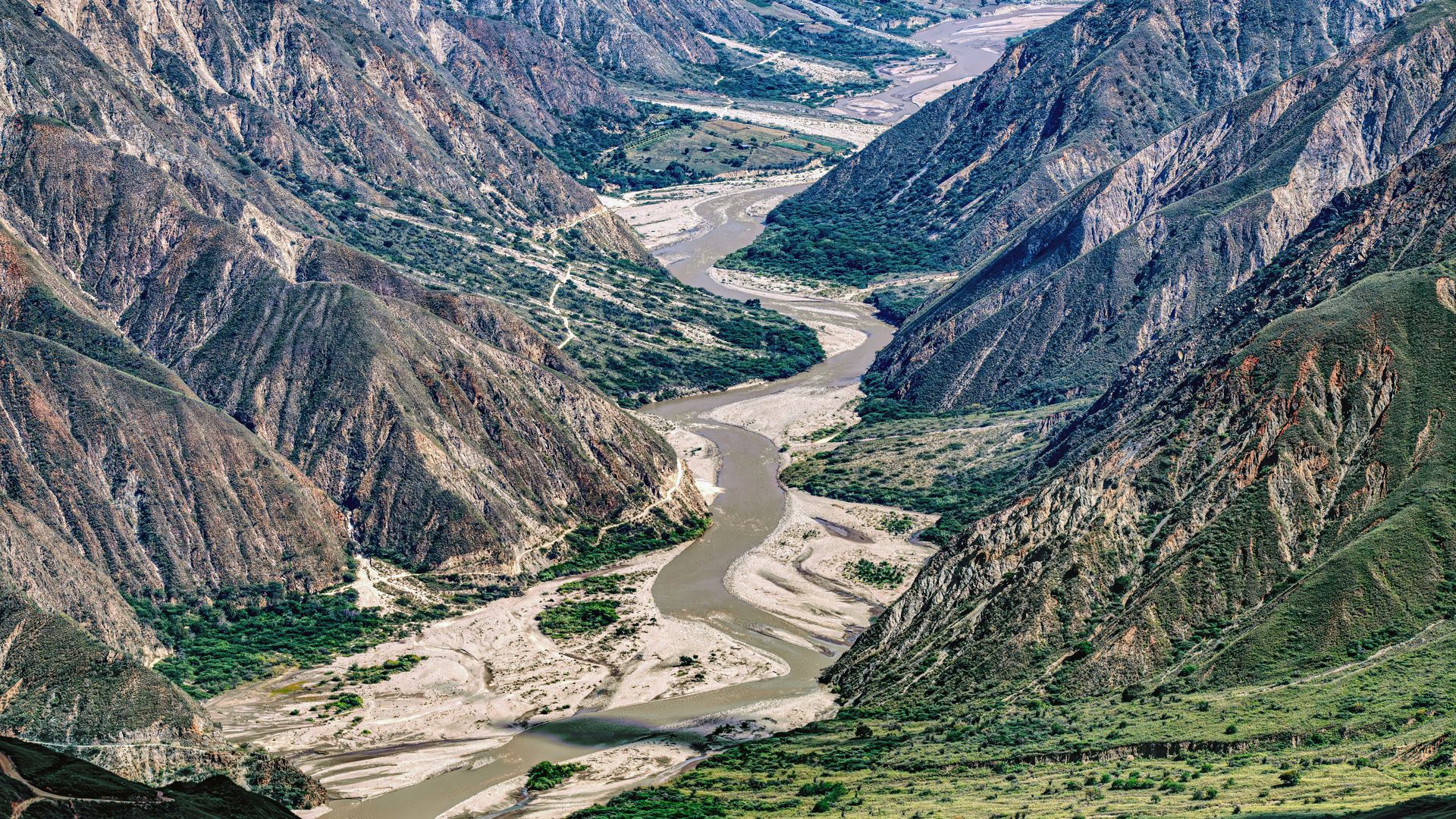 Un canyon grandiose plus profond que le Grand Canyon de l’Arizona !