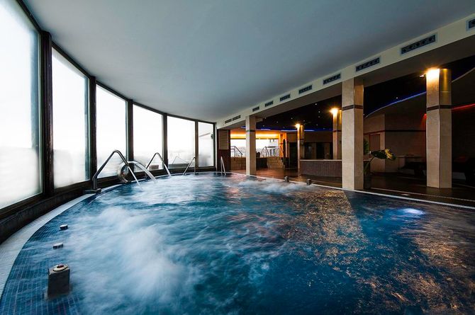 Piscine intérieure