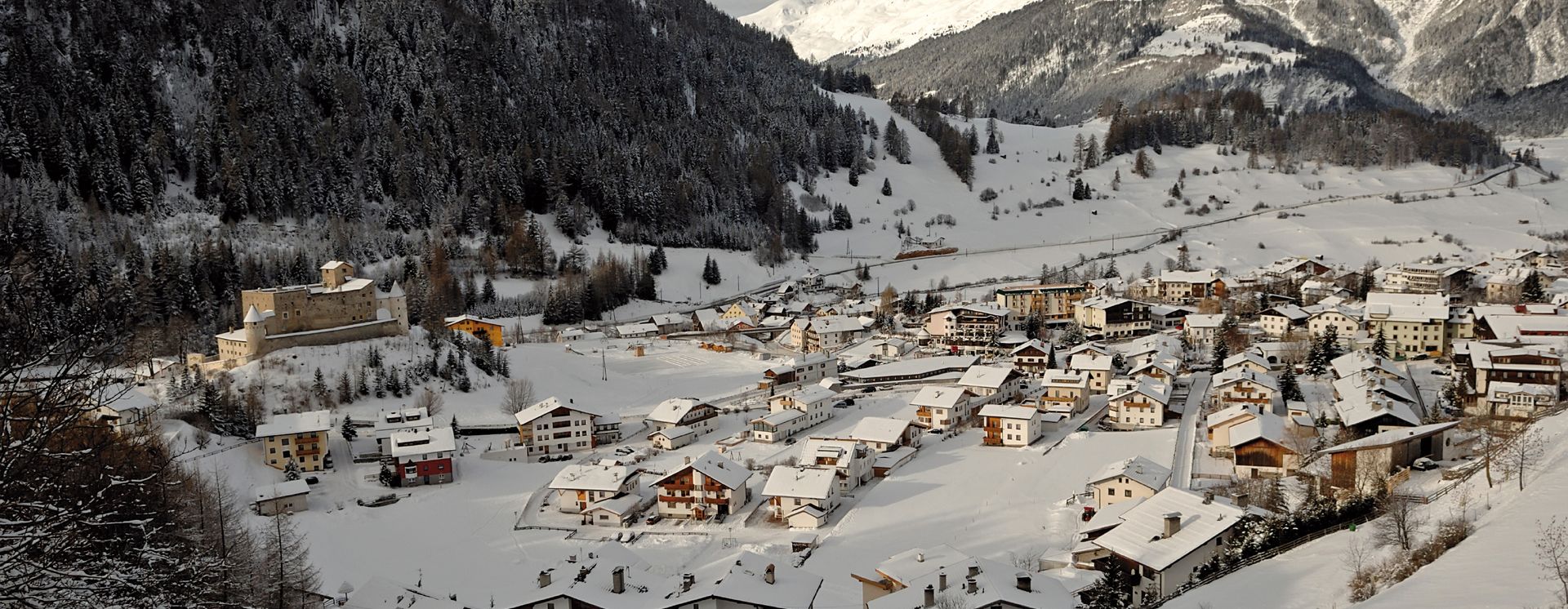 Blick auf Nauders im Winter