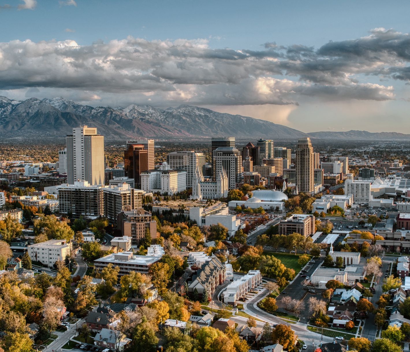 Salt Lake City ist eine lebhafte und gleichzeitig entspannte Stadt, umgeben von Bergen.