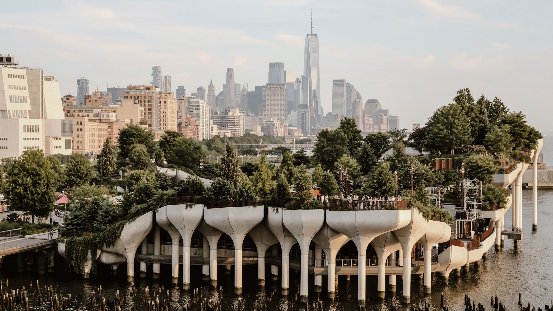 Little Island ist ein einladender kleiner Park am Hudson River.