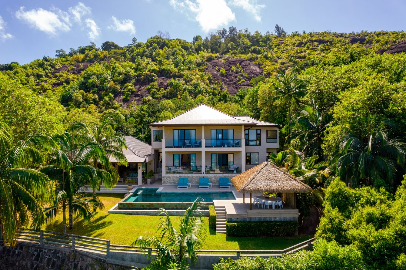 Villa Presidential Pool