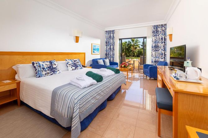 Chambre double vue piscine