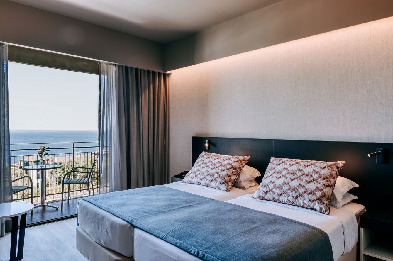 Doppelzimmer mit Balkon und Meersicht