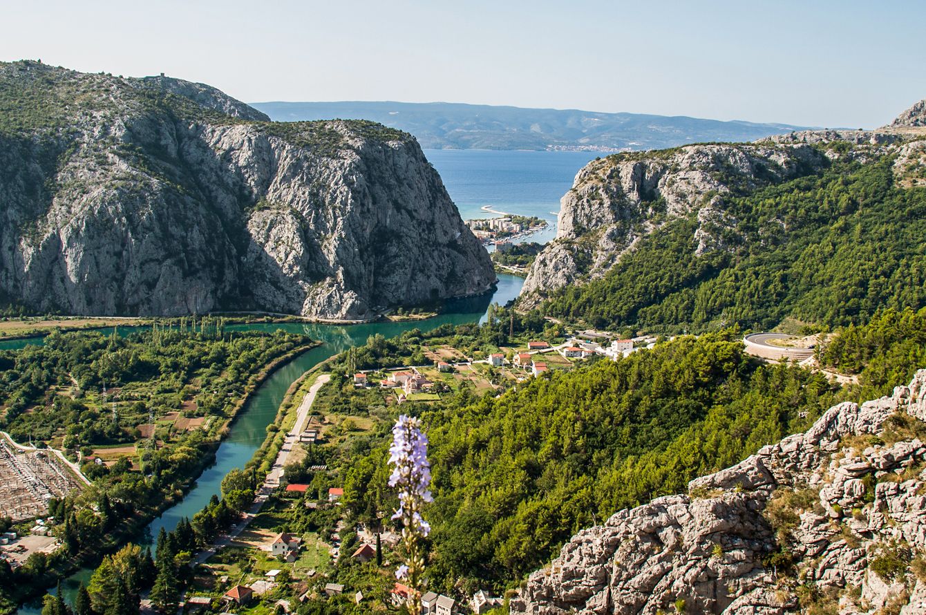 Antike Stadt Omis am Cetina-Flussdelta