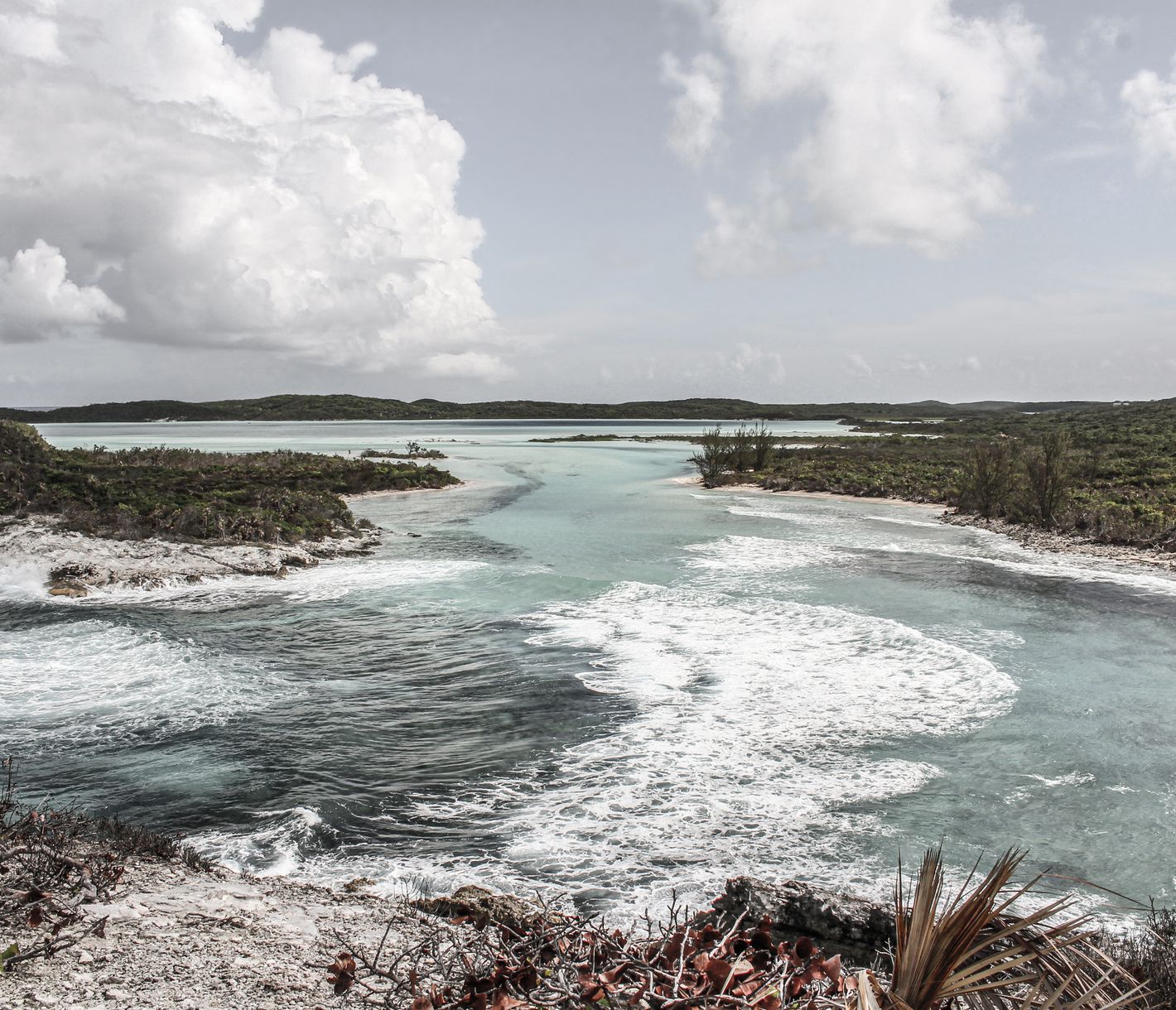 Blick vom Columbus Monument auf das türkisfarbene Meer