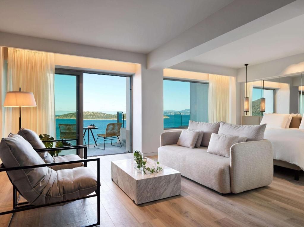 Suite vue mer avec petite piscine privée