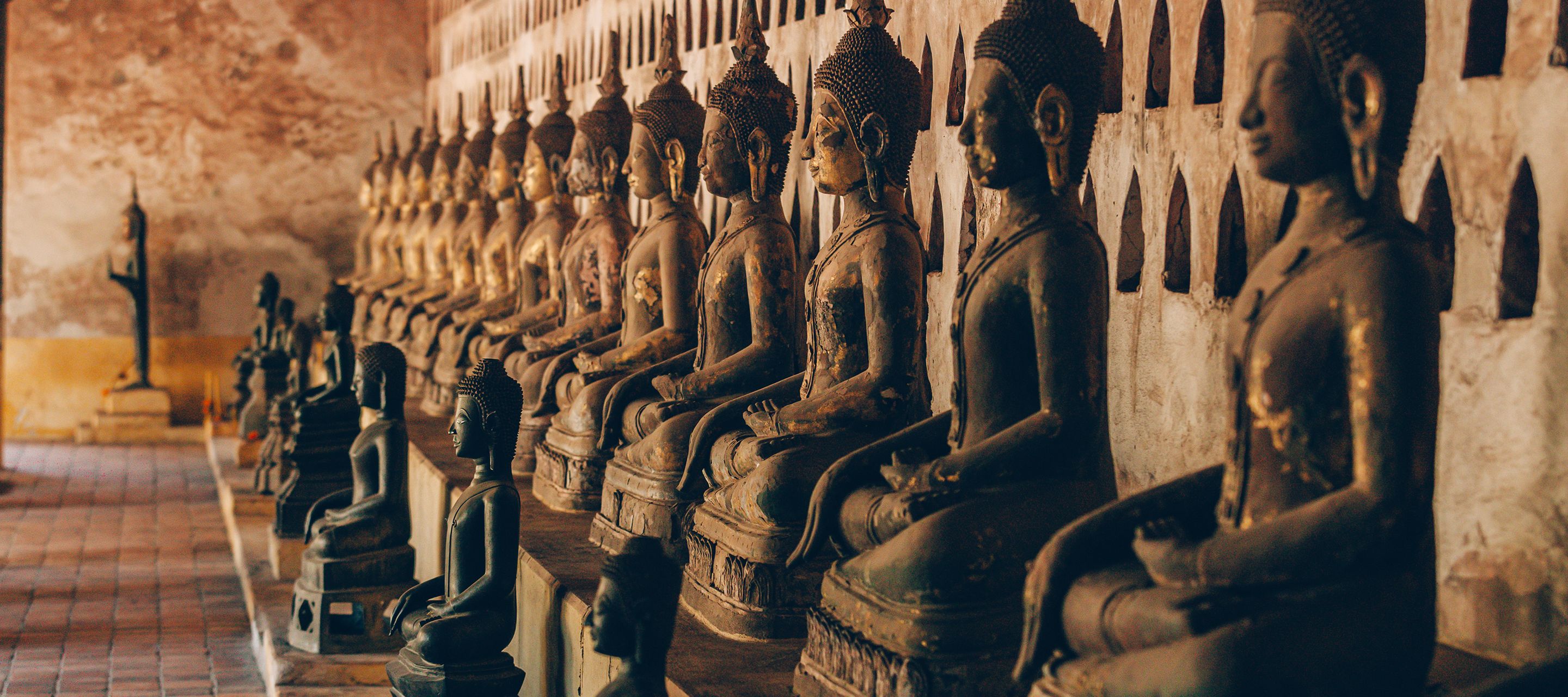 Plus de 10’000 statues de Bouddha sont abritées dans le temple Wat Sisaket à Vientiane.